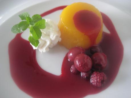 TOCINILLO DE CIELO CON COMPOTA DE FRUTOS ROJOS