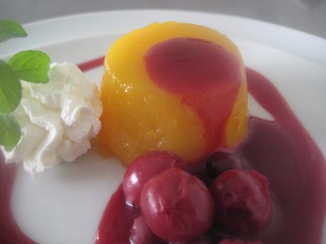 TOCINILLO DE CIELO CON COMPOTA DE FRUTOS ROJOS