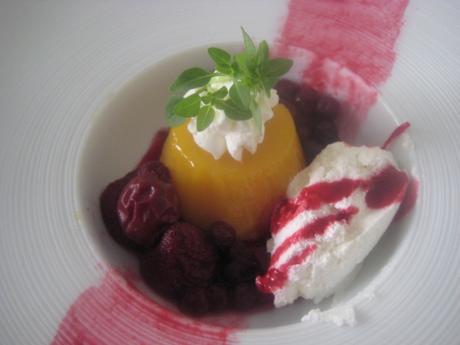 TOCINILLO DE CIELO CON COMPOTA DE FRUTOS ROJOS