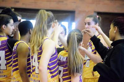 Galería de clics del Bàsquet Femení Sant Adrià-UE Mataró-Femení Maresme (Liga Femenina 2)