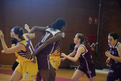 Galería de clics del Bàsquet Femení Sant Adrià-UE Mataró-Femení Maresme (Liga Femenina 2)