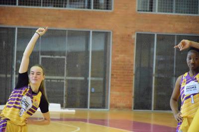 Galería de clics del Bàsquet Femení Sant Adrià-UE Mataró-Femení Maresme (Liga Femenina 2)