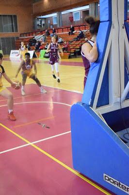 Galería de clics del Bàsquet Femení Sant Adrià-UE Mataró-Femení Maresme (Liga Femenina 2)