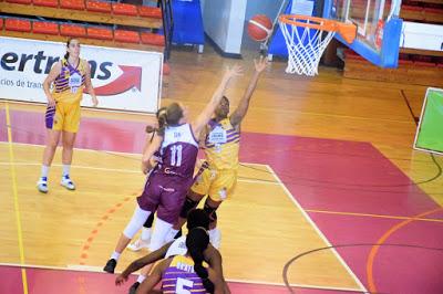 Galería de clics del Bàsquet Femení Sant Adrià-UE Mataró-Femení Maresme (Liga Femenina 2)