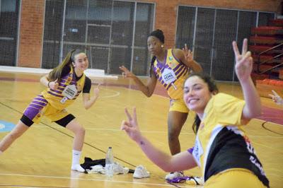 Galería de clics del Bàsquet Femení Sant Adrià-UE Mataró-Femení Maresme (Liga Femenina 2)