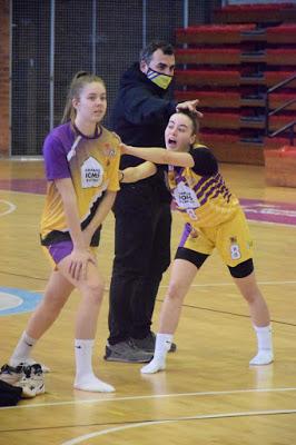 Galería de clics del Bàsquet Femení Sant Adrià-UE Mataró-Femení Maresme (Liga Femenina 2)