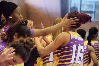 Galería de clics del Bàsquet Femení Sant Adrià-UE Mataró-Femení Maresme (Liga Femenina 2)