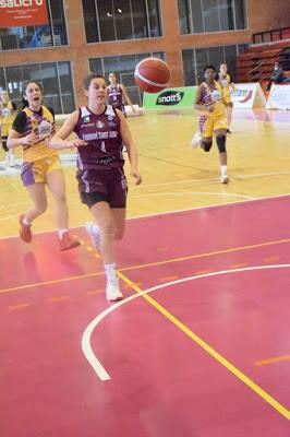 Galería de clics del Bàsquet Femení Sant Adrià-UE Mataró-Femení Maresme (Liga Femenina 2)