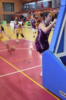 Galería de clics del Bàsquet Femení Sant Adrià-UE Mataró-Femení Maresme (Liga Femenina 2)