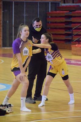 Galería de clics del Bàsquet Femení Sant Adrià-UE Mataró-Femení Maresme (Liga Femenina 2)