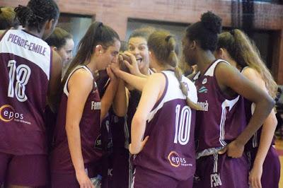 Galería de clics del Bàsquet Femení Sant Adrià-UE Mataró-Femení Maresme (Liga Femenina 2)