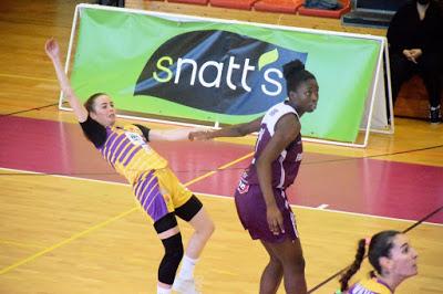 Galería de clics del Bàsquet Femení Sant Adrià-UE Mataró-Femení Maresme (Liga Femenina 2)