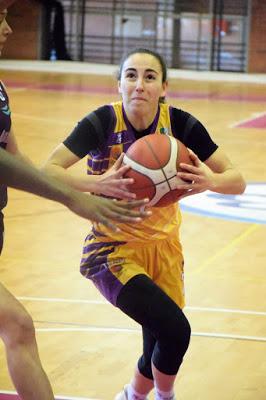 Galería de clics del Bàsquet Femení Sant Adrià-UE Mataró-Femení Maresme (Liga Femenina 2)