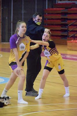 Galería de clics del Bàsquet Femení Sant Adrià-UE Mataró-Femení Maresme (Liga Femenina 2)