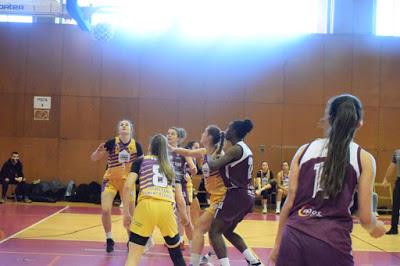 Galería de clics del Bàsquet Femení Sant Adrià-UE Mataró-Femení Maresme (Liga Femenina 2)