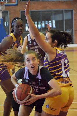 Galería de clics del Bàsquet Femení Sant Adrià-UE Mataró-Femení Maresme (Liga Femenina 2)