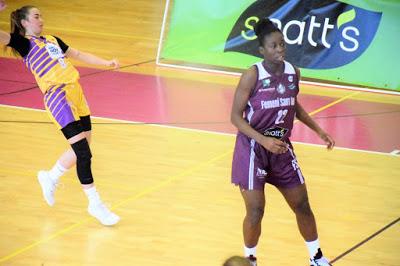 Galería de clics del Bàsquet Femení Sant Adrià-UE Mataró-Femení Maresme (Liga Femenina 2)