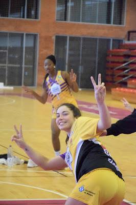 Galería de clics del Bàsquet Femení Sant Adrià-UE Mataró-Femení Maresme (Liga Femenina 2)