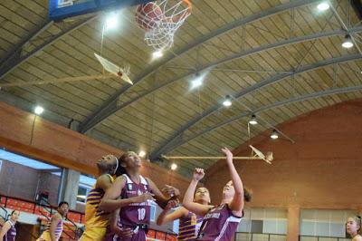 Galería de clics del Bàsquet Femení Sant Adrià-UE Mataró-Femení Maresme (Liga Femenina 2)