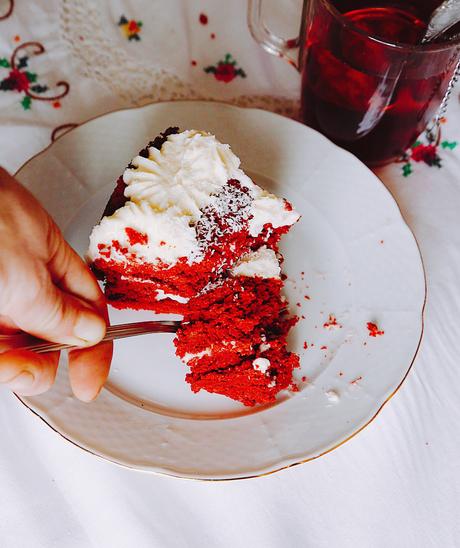 TARTA DE TERCIOPELO ROJO CON CREMA DE QUESO Y COCO