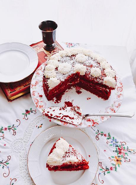 TARTA DE TERCIOPELO ROJO CON CREMA DE QUESO Y COCO