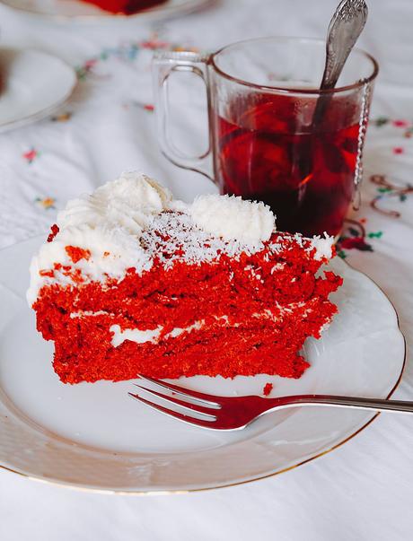 TARTA DE TERCIOPELO ROJO CON CREMA DE QUESO Y COCO
