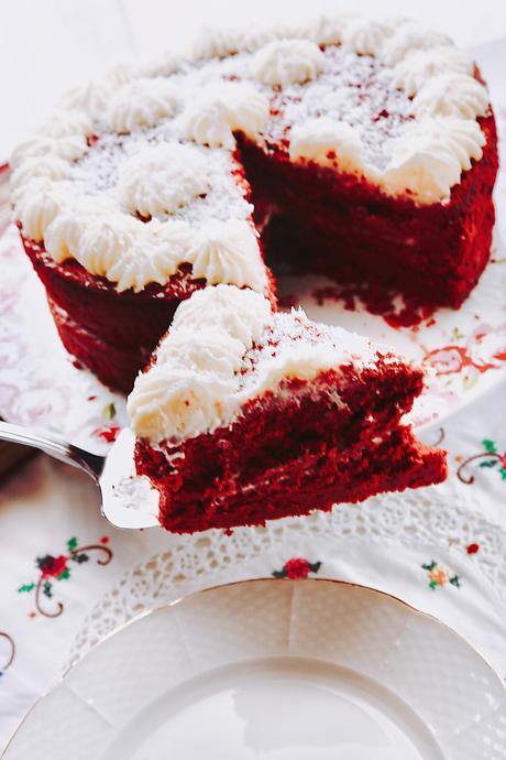 TARTA DE TERCIOPELO ROJO CON CREMA DE QUESO Y COCO