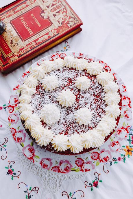 TARTA DE TERCIOPELO ROJO CON CREMA DE QUESO Y COCO