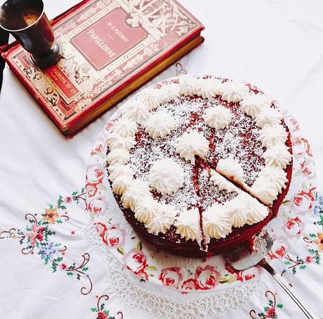 TARTA DE TERCIOPELO ROJO CON CREMA DE QUESO Y COCO