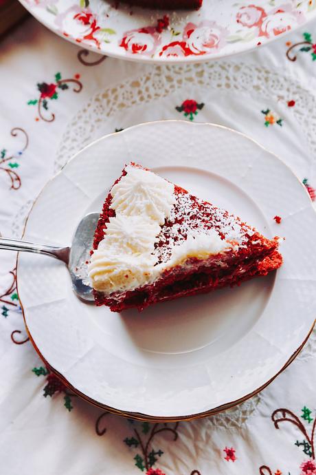 TARTA DE TERCIOPELO ROJO CON CREMA DE QUESO Y COCO