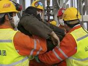 China: rescatan mineros atrapados tras derrumbe