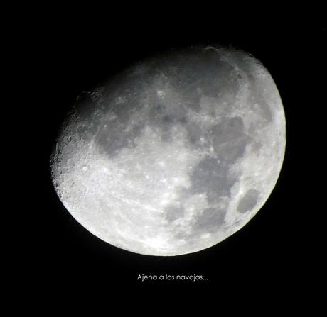 Luna y navajas.