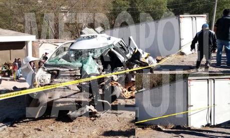 Taxista fenece al chocar de frente con un trailer en Escalerillas