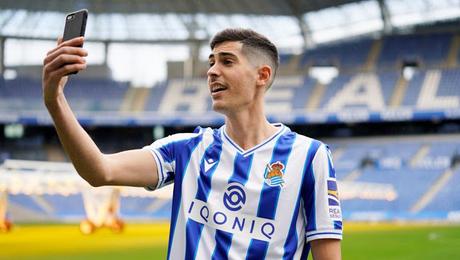 Carlos Fernández dice adiós a su Sevilla