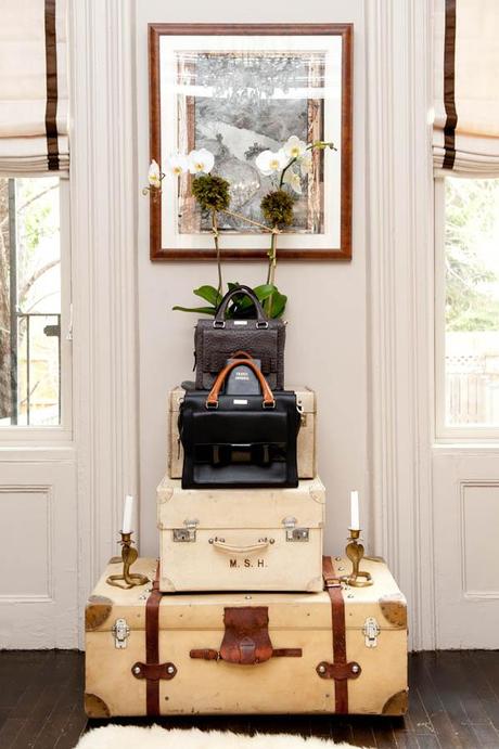 Deco: Old suitcases