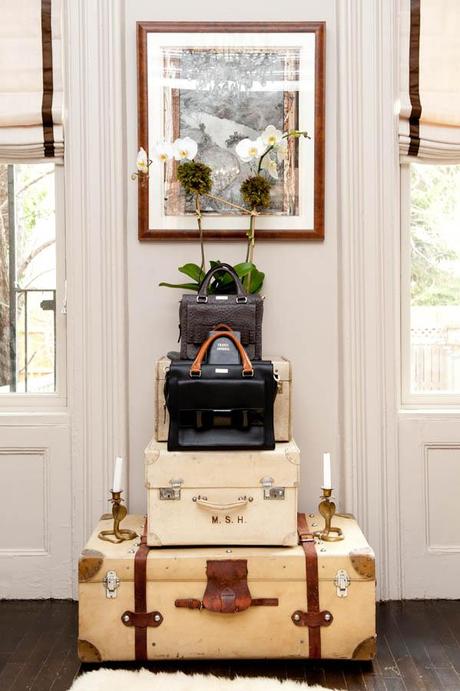 Deco: Old suitcases