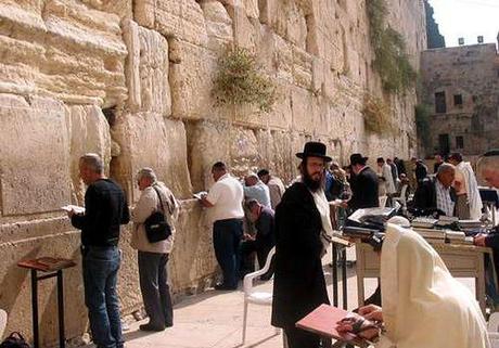 Encuentra un cheque por 70.000 euros en el Muro de las Lamentaciones Encuentra un cheque por 70.000 euros en el Muro de las Lamentaciones