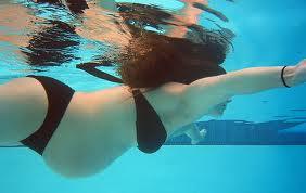 La natación durante el embarazo es buena