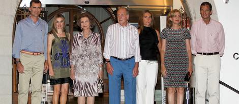 La Princesa Letizia y la Infanta Cristina pasean juntas para acallar los rumores sobre su mala relación