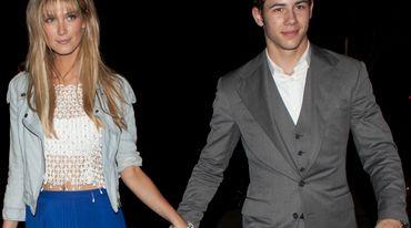 Delta Goodrem y Nick Jonas pasean su amor por Los Angeles