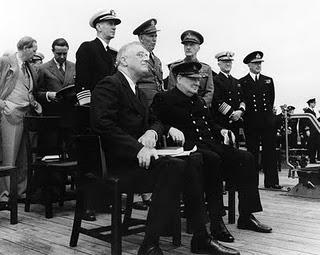 Roosevelt y Churchill celebran un conciliábulo en Terranova - 10/08/1941.