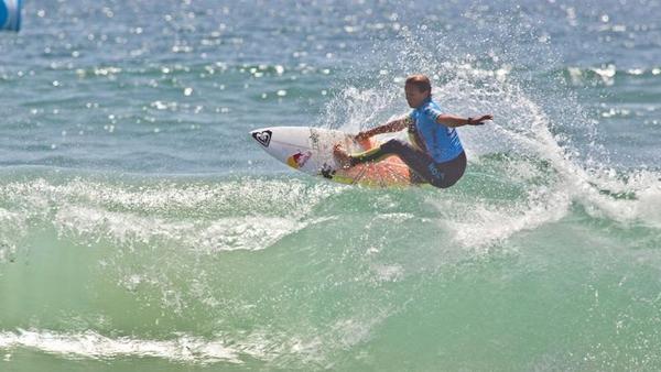 Kelly Slater y Sally Fitzgibbons campeones del US Open of Surfing 2011