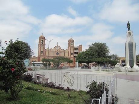 EN TIERRAS MOCHES: CHICLAYO Y LOS PUEBLOS COSTEROS EN TIERRAS MOCHES: CHICLAYO Y LOS PUEBLOS COSTEROS