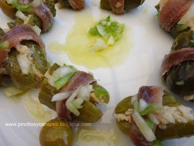 PINCHOS DE BONITO, PEPINILLO Y ANCHOAS