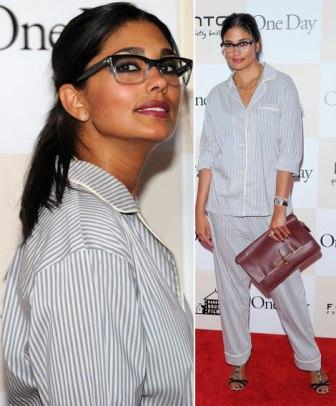 La diseñadora Rachel Roy, en pijama sobre la alfombra roja en el estreno de One Day en Nueva York