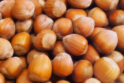 Cómo preparar leche de avellanas o almendras en casa