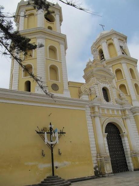 ENTRE EL MUSEO DEL SEÑOR DE SIPAN Y LOS VIEJOS ESPLENDORES DEL PUEBLO DE LAMBAYEQUE