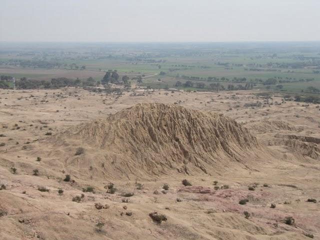 CAMINANDO ENTRE PIRAMIDES: TUCUME