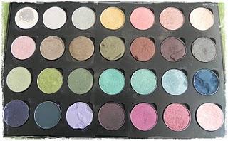 Paleta de 28 MAC y look Beautiful Iris