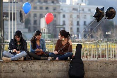 Chile: estudiantes rechazan mesa de diálogo, después de  entregar en La Moneda bombas usadas